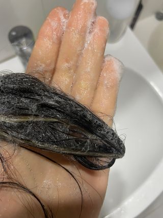 프리마인 더이상 뻣뻣하고 효과없는 탈모샴푸는 NO. 근본부터 케어하는 셀베이스 그린티샴푸(500ml) — 5점을 준 리뷰어가 2023년 5월 올린 사용 사진