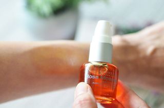 유니베르소 로즈힙 오일 15ml — 5점을 준 리뷰어가 2021년 7월 올린 사용 사진