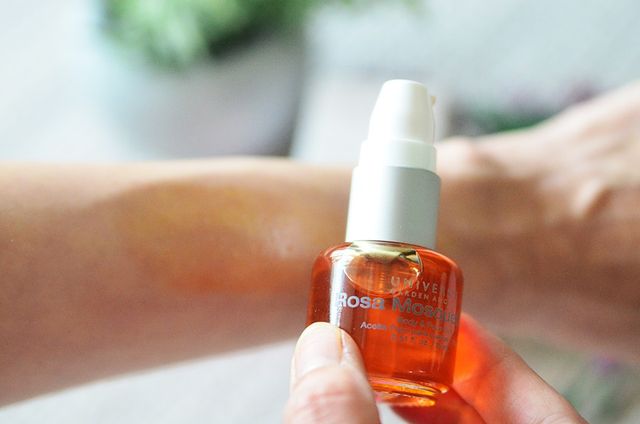 유니베르소 로즈힙 오일 15ml 리뷰 사진