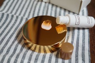더사가오브수 [사가수] 효혜윤 보태니컬 에너지 에센스인로션 20ml /아이포올 스틱 3g — 5점을 준 리뷰어가 2023년 2월 올린 사용 사진