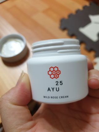 AYU25[아유트웬티파이브]다마스크로즈워터 베이스 천연 수분 촉촉 크림 — 5점을 준 리뷰어가 2021년 4월 올린 사용 사진