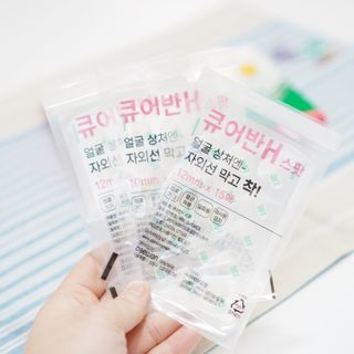 [큐어반H 스팟] 자외선 99프로 차단되는 스틱타입 스팟밴드(1팩 / 66매입) — 5점을 준 리뷰어가 2022년 12월 올린 사용 사진
