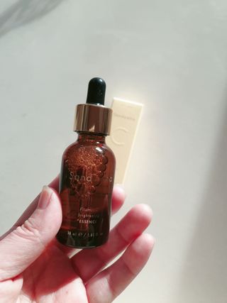 스킨큐어 산다화 비타민c 화이트닝 에센스 30ml — 5점을 준 리뷰어가 2023년 12월 올린 사용 사진