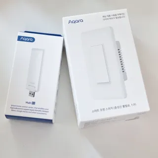 아카라 조명 스위치를 누워서 끄는 방법 (스마트 조명 스위치 2구 + 무선 리모트 스위치 1구 T1, 스마트 허브 E1) — 5점을 준 리뷰어가 2022년 1월 올린 사용 사진