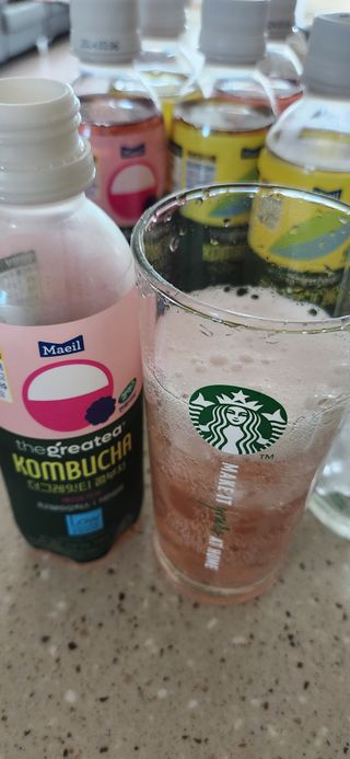 더그레잇티 콤부차 [매일유업] 더그레잇티 44kcal 콤부차 300ml *12개입 (오리지널 6개+베리리치 6개) — 5점을 준 리뷰어가 2023년 7월 올린 사용 사진