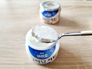 매일바이오 그릭요거트 오리지널 플레인 4개, 로스터리 커피믹스 4개 — 3점을 준 리뷰어가 2021년 12월 올린 사용 사진
