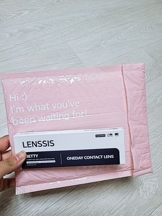 렌시스 LENSSIS [ 렌시스 ] 최적의 함수율로 오랫동안 촉촉한 원데이 렌즈 ｜ 5컬러 중 택1｜ — 5점을 준 리뷰어가 2021년 5월 올린 사용 사진