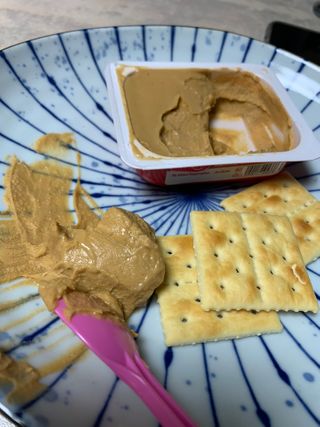 [유픽]간편하게 즐기는 고단백 상온보관 후무스 2종, 총 4개 토마토맛/타히니맛[올리브맛 제외] — 5점을 준 리뷰어가 2021년 2월 올린 사용 사진