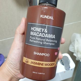 쿤달 [KUNDAL 공식] 프리미엄 헤어 케어 스페셜 세트 샴푸 500ml &amp; 트리트먼트 500ml — 5점을 준 리뷰어가 2021년 3월 올린 사용 사진
