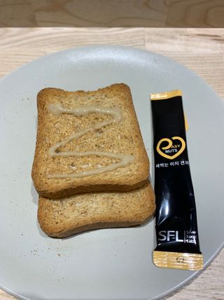 짜먹는 이지견과 짜먹는 이지아몬드, 짜먹는 이지허니피넛, 짜먹는 이지캐슈넛 각 10g X  10포 — 4점을 준 리뷰어가 2021년 3월 올린 사용 사진