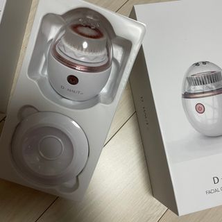 디하우트 랩 디하우트랩 클렌징 피부관리기 진동클렌저 실리콘+2종 인조모 브러시 — 4.5점을 준 리뷰어가 2021년 11월 올린 사용 사진