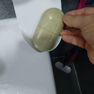 제이제이바이오 허브마사지바 올인원 알약비누 — 3.5점을 준 리뷰어가 2022년 3월 올린 사용 사진