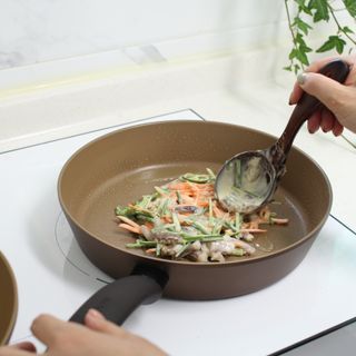 모멘토 마론 프라이팬 26cm 3종 (26cm팬/26cm웍팬/호환 스티머+돔뚜껑) — 5점을 준 리뷰어가 2022년 9월 올린 사용 사진
