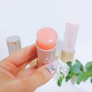 바르는뷰티 데생멀티밤 식물유래성분 97 저분자콜라겐 피부수분 미백 주름개선 멀티밤스틱 — 5점을 준 리뷰어가 2021년 11월 올린 사용 사진