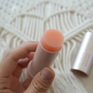 바르는뷰티 데생멀티밤 식물유래성분 97 저분자콜라겐 피부수분 미백 주름개선 멀티밤스틱 — 5점을 준 리뷰어가 2021년 11월 올린 사용 사진