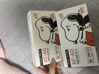 JHWORLD 스누피 마스크 정품 스누피 KF-AD 국내 비말차단 아동용 성인용 일회용 덴탈마스크 50매 — 5점을 준 리뷰어가 2021년 6월 올린 사용 사진