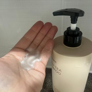 프리마인 더이상 뻣뻣하고 효과없는 탈모샴푸는 NO. 근본부터 케어하는 셀베이스 그린티샴푸(500ml) — 5점을 준 리뷰어가 2023년 4월 올린 사용 사진