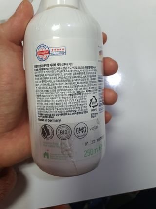 mom e 맘이 내추럴 베이비 케어 샴푸앤바스+로션 — 5점을 준 리뷰어가 2021년 1월 올린 사용 사진
