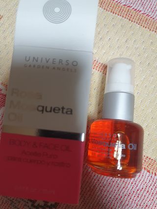 유니베르소 로즈힙 오일 15ml — 5점을 준 리뷰어가 2021년 8월 올린 사용 사진
