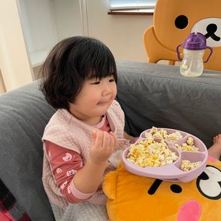 유비맘 캐릭터 실리콘 흡착 식판_색상 랜덤발송 — 5점을 준 리뷰어가 2021년 2월 올린 사용 사진
