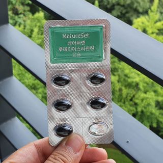 네이처셋 루테인 아스타잔틴 캡슐 1개월분 — 4점을 준 리뷰어가 2021년 6월 올린 사용 사진