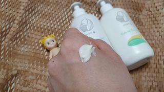 mom e 맘이 내추럴 베이비 케어 샴푸앤바스+로션 — 3점을 준 리뷰어가 2021년 1월 올린 사용 사진