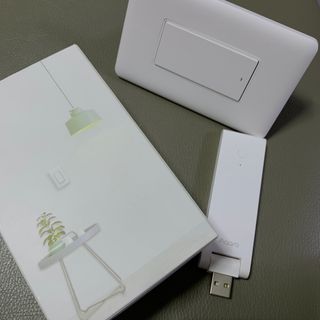 아카라 조명 스위치를 누워서 끄는 방법 (스마트 조명 스위치 2구 + 무선 리모트 스위치 1구 T1, 스마트 허브 E1) — 4점을 준 리뷰어가 2021년 12월 올린 사용 사진