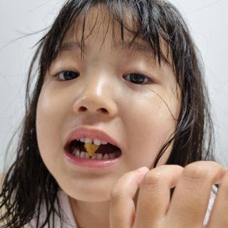 작심연구소 구취제거+충치예방+치아화이트닝 마법의 캔디 덴티팝3종(맛 랜덤 발송) — 5점을 준 리뷰어가 2022년 6월 올린 사용 사진