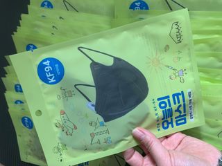 [심폐소생소] 오늘의마스크 KF94 소형 초등학생 어린이 마스크 — 5점을 준 리뷰어가 2021년 12월 올린 사용 사진