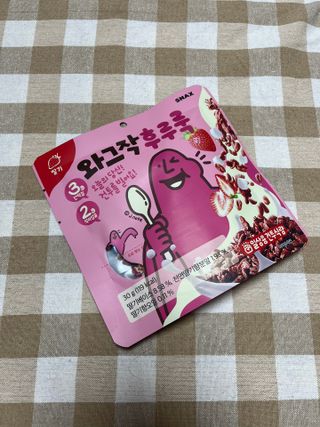 스낵스 와그작후루룩 3종_카카오2봉+아몬드2봉+딸기2봉 (총 6봉) — 5점을 준 리뷰어가 2024년 2월 올린 사용 사진
