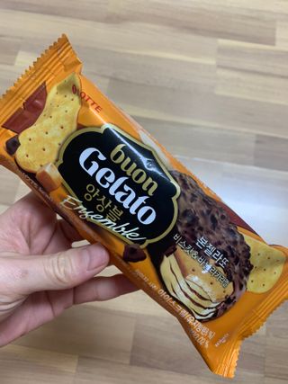 롯데제과 본젤라또 비스킷&바닐라카라멜바, 본젤라또 베리쇼콜라컵 — 5점을 준 리뷰어가 2021년 12월 올린 사용 사진