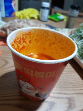 유비쿡 컵떡볶이 매운컵떡볶이2개/ 짜장컵떡볶이 2개  총 4개세트 — 5점을 준 리뷰어가 2021년 3월 올린 사용 사진