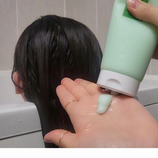 닥터시드 티트리 앤 라임 비건 지성케어 쿨 탈모 캡슐 트리트먼트 두피 팩 — 5점을 준 리뷰어가 2024년 7월 올린 사용 사진