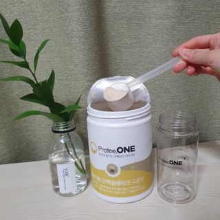 프로티원 단백질쉐이크 곡물맛 2주분 1통+보틀 — 5점을 준 리뷰어가 2021년 4월 올린 사용 사진