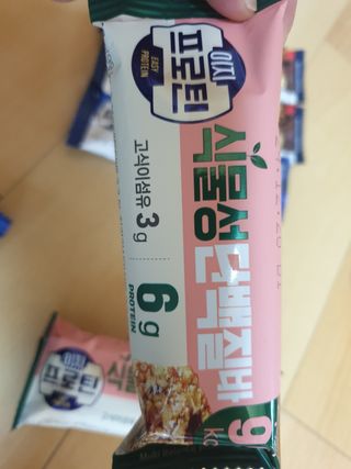 이지프로틴바 3종x각 2ea (고단백질바, 멀티단백질바, 식물성단백질바) — 5점을 준 리뷰어가 2024년 2월 올린 사용 사진
