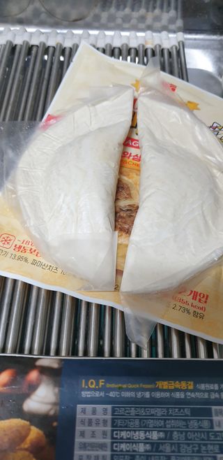 디케이식품(주) 고르곤졸라&모짜렐라 치즈스틱 400g — 5점을 준 리뷰어가 2023년 3월 올린 사용 사진