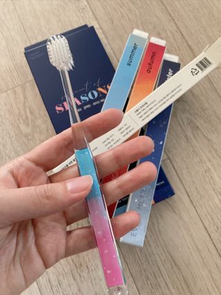 에브리모먼트 에브리 모먼트 칫솔 Every moment toothbrush — 5점을 준 리뷰어가 2022년 5월 올린 사용 사진