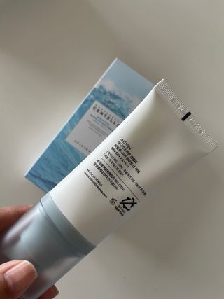 [스킨1004] 마다가스카르 센텔라 히알루-시카 워터핏 선세럼 50ml — 5점을 준 리뷰어가 2024년 5월 올린 사용 사진