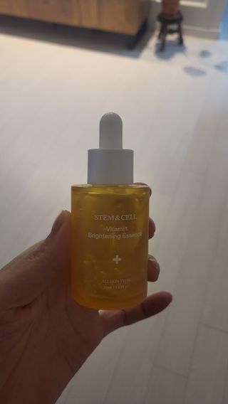 체르엠 스템앤셀 비타민 브라이트닝 에센스 30ml 1개 — 5점을 준 리뷰어가 2021년 11월 올린 사용 사진