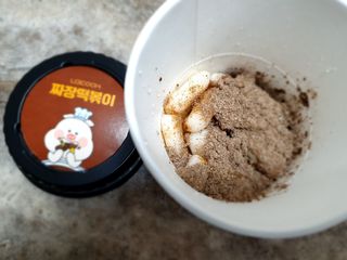유비쿡 컵떡볶이 매운컵떡볶이2개/ 짜장컵떡볶이 2개  총 4개세트 — 5점을 준 리뷰어가 2021년 2월 올린 사용 사진