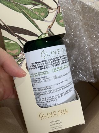 올리브 오일 스킨케어 컴퍼니 [OOSC] 향기로운 보습 로즈 제라늄 바디워시 500ml — 5점을 준 리뷰어가 2021년 4월 올린 사용 사진