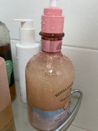 벨먼 내추럴스파 수분광채 스크럽 바디워시 600ml 5종 — 4.5점을 준 리뷰어가 2022년 5월 올린 사용 사진