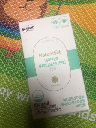 네이처셋 루테인 아스타잔틴 캡슐 1개월분 — 5점을 준 리뷰어가 2021년 8월 올린 사용 사진