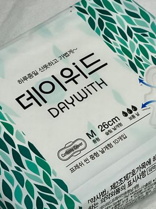 나무드 [데이위드] 국내생산 생리대 가벼운 초 슬림핏 프레쉬 씬 순면커버 생리대 10개입X1팩 — 5점을 준 리뷰어가 2021년 10월 올린 사용 사진