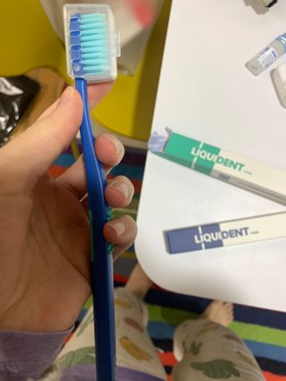 리퀴덴트 오랄케어 온가족용 리퀴덴트 더더 오랄케어 무불소 치약 + 임상시험완료 이중 미세 엠보싱 칫솔 올데이세트 — 5점을 준 리뷰어가 2021년 1월 올린 사용 사진