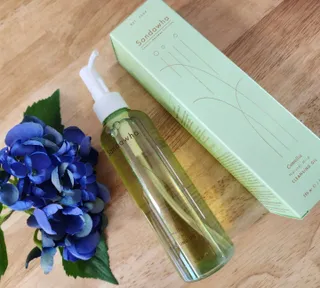 스킨큐어 산다화 순한 클렌징 동백 오일 200ml — 4.5점을 준 리뷰어가 2023년 4월 올린 사용 사진