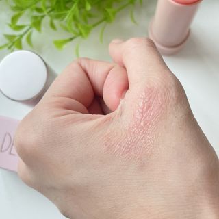 바르는뷰티 데생멀티밤 식물유래성분 97 저분자콜라겐 피부수분 미백 주름개선 멀티밤스틱 — 5점을 준 리뷰어가 2021년 11월 올린 사용 사진