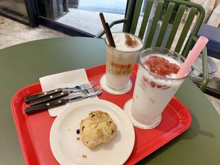 [유슬립 평촌점] 음료2 + 디저트1 or 팥빙수1 중 택1 — 5점을 준 리뷰어가 2021년 8월 올린 사용 사진