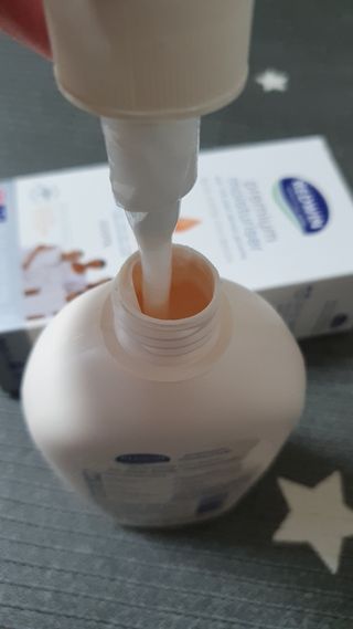 H365 Redwin Premium Moisturiser 레드윈 프리미엄 모이스춰라이저 500ml — 5점을 준 리뷰어가 2021년 4월 올린 사용 사진