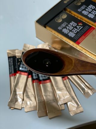 서울약사신협_투데이홍삼정플러스스틱_10g x 30포 — 5점을 준 리뷰어가 2021년 2월 올린 사용 사진